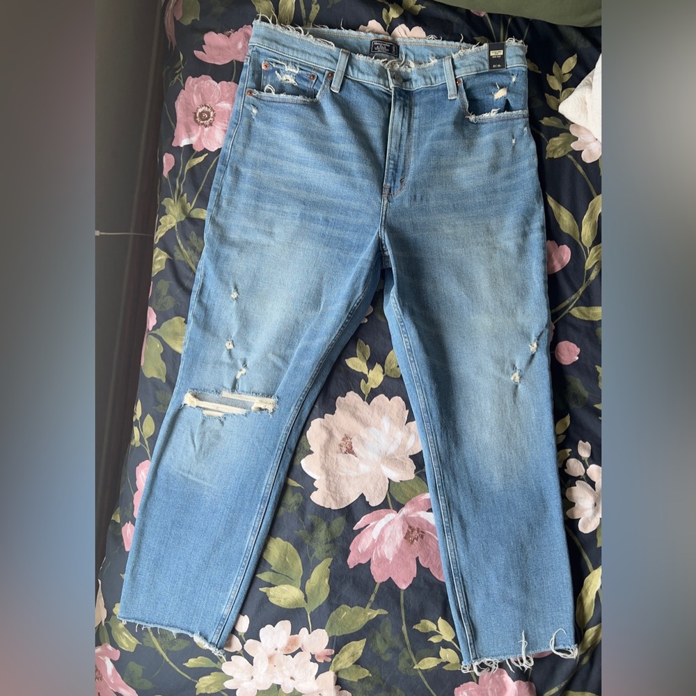 Abercrombie & Fitch Ultra high rise mom jeans